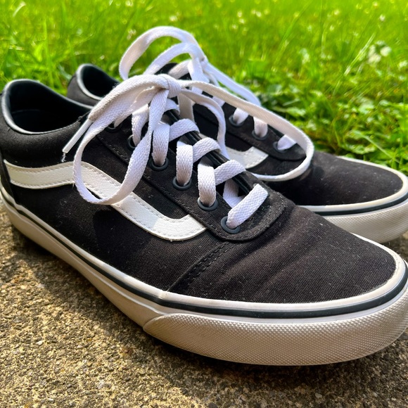 Vans Shoes - Black Vans! Size 8 women’s. In good condition!